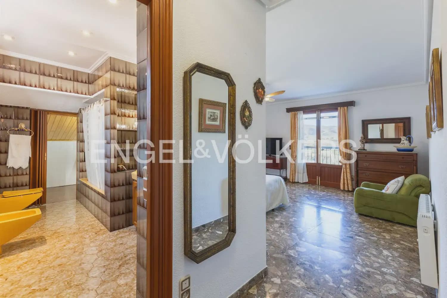 5 bedroom Villa for sale in Pedralba with pool garage - € 589,900 (Ref: 9898254)