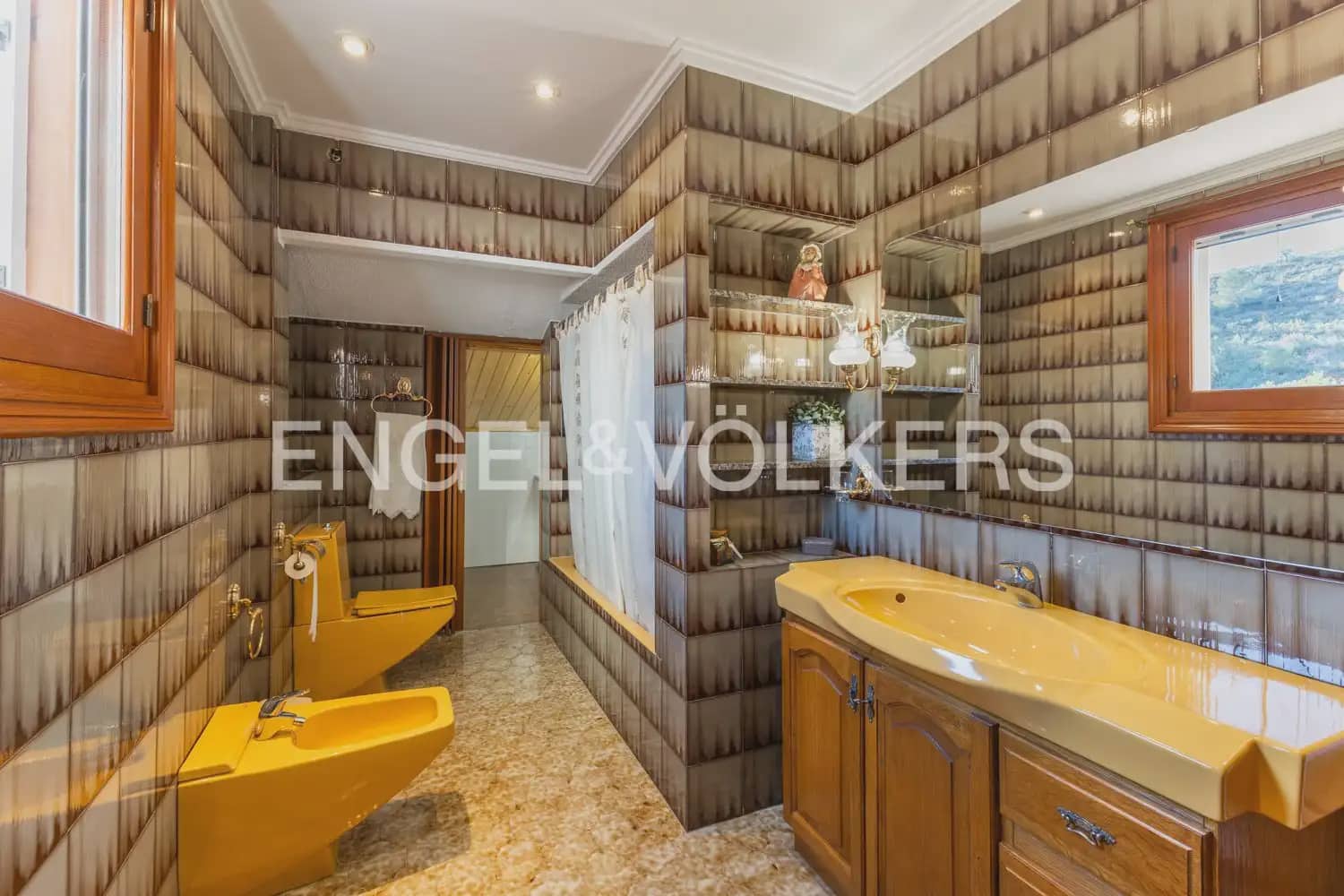 5 bedroom Villa for sale in Pedralba with pool garage - € 589,900 (Ref: 9898254)