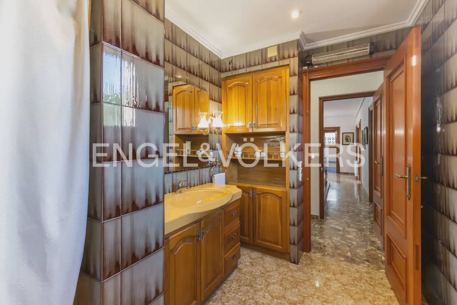 5 bedroom Villa for sale in Pedralba with pool garage - € 589,900 (Ref: 9898254)