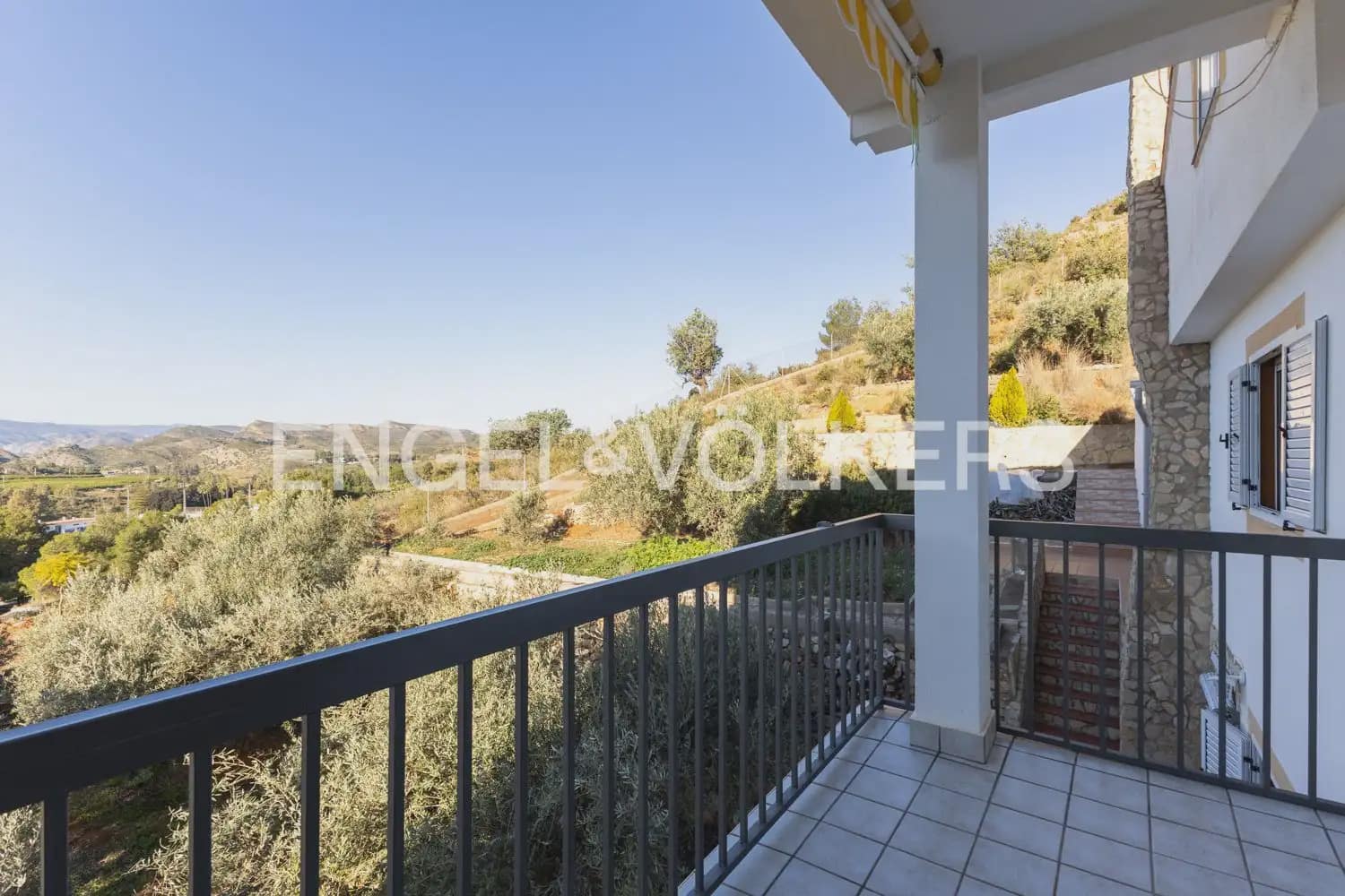 5 bedroom Villa for sale in Pedralba with pool garage - € 589,900 (Ref: 9898254)