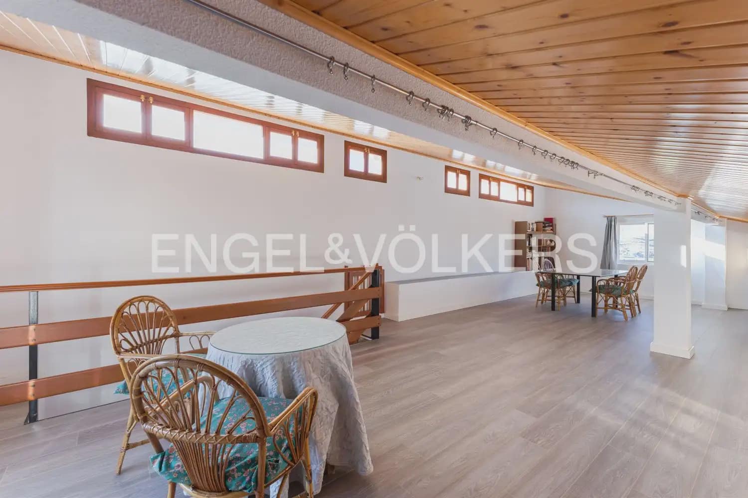 5 bedroom Villa for sale in Pedralba with pool garage - € 589,900 (Ref: 9898254)