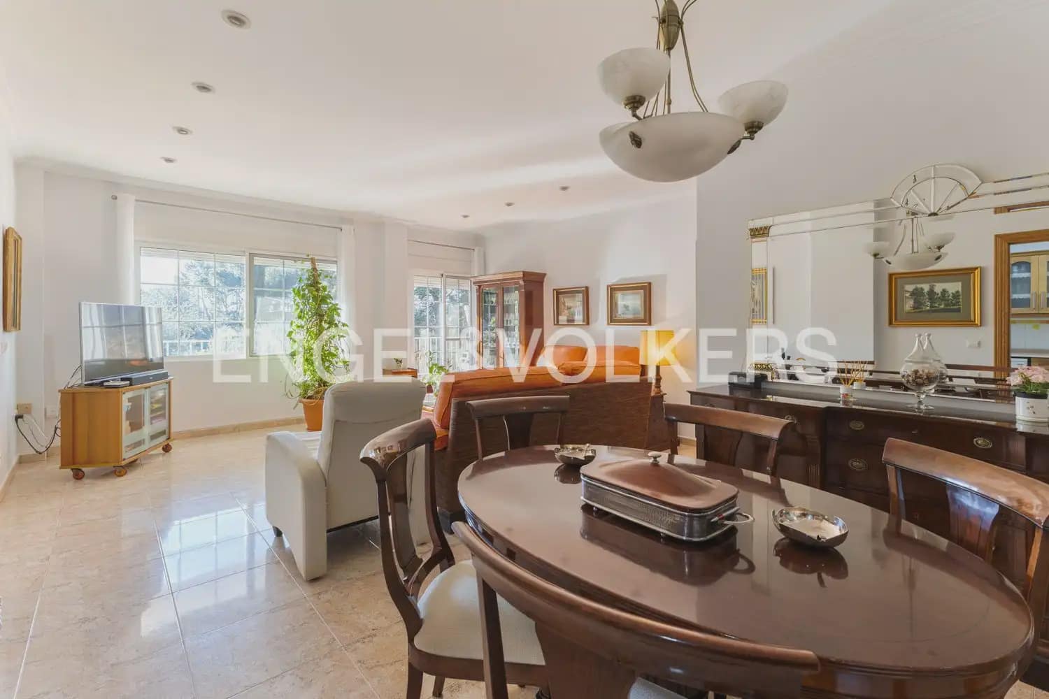 5 bedroom Villa for sale in Pedralba with pool garage - € 589,900 (Ref: 9898254)