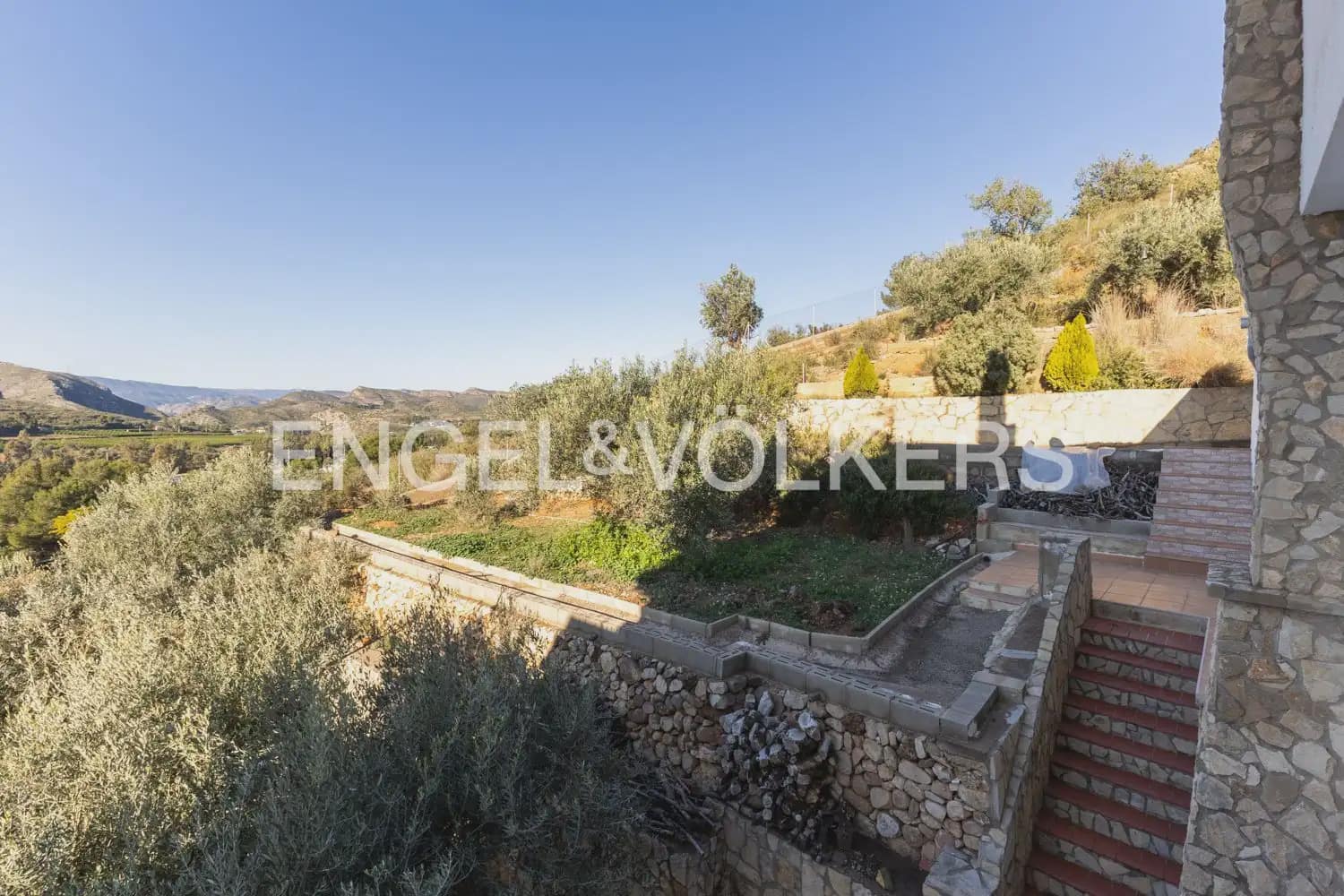 5 bedroom Villa for sale in Pedralba with pool garage - € 589,900 (Ref: 9898254)