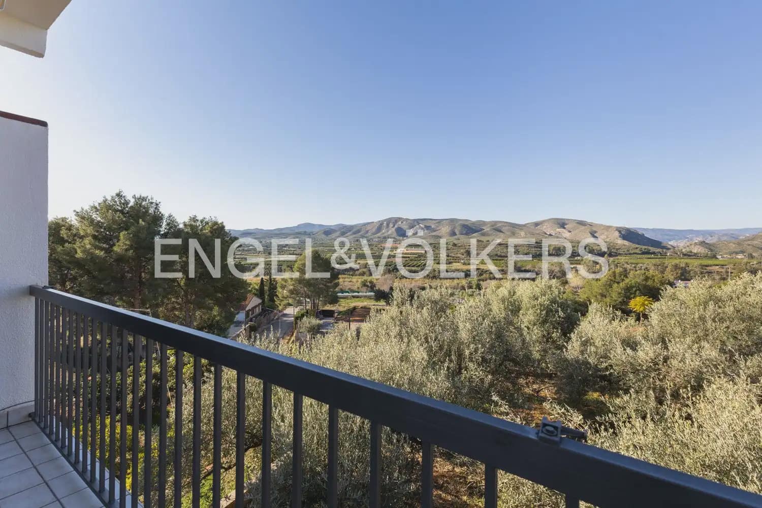 5 bedroom Villa for sale in Pedralba with pool garage - € 589,900 (Ref: 9898254)