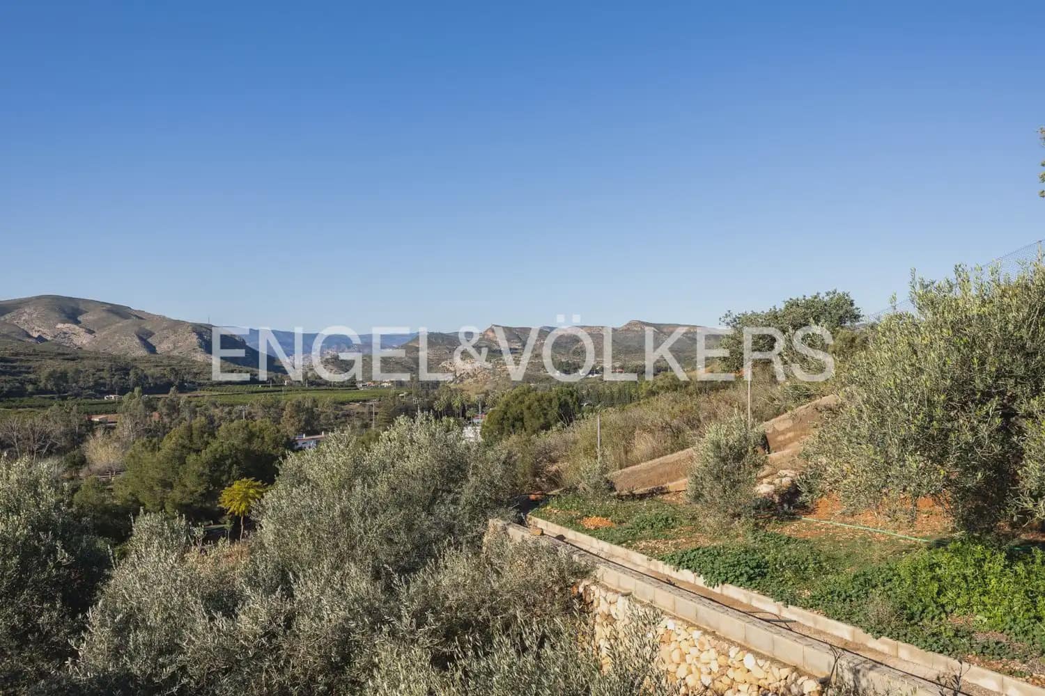 5 bedroom Villa for sale in Pedralba with pool garage - € 589,900 (Ref: 9898254)