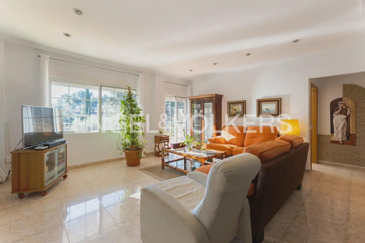 5 bedroom Villa for sale in Pedralba with pool garage - € 589,900 (Ref: 9898254)