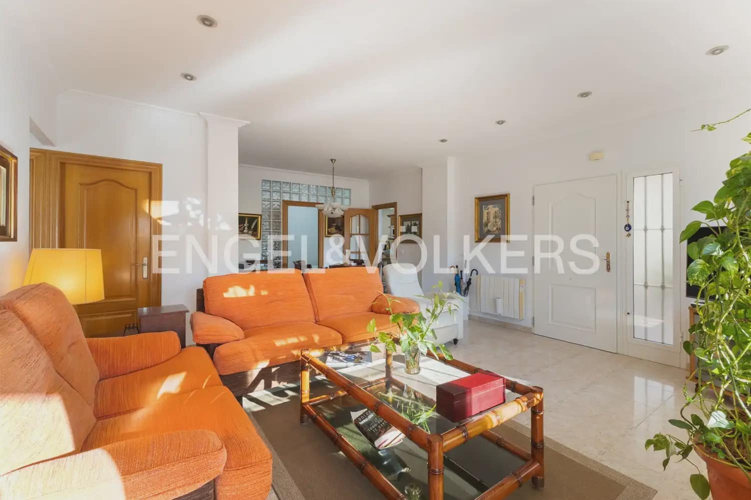 5 bedroom Villa for sale in Pedralba with pool garage - € 589,900 (Ref: 9898254)