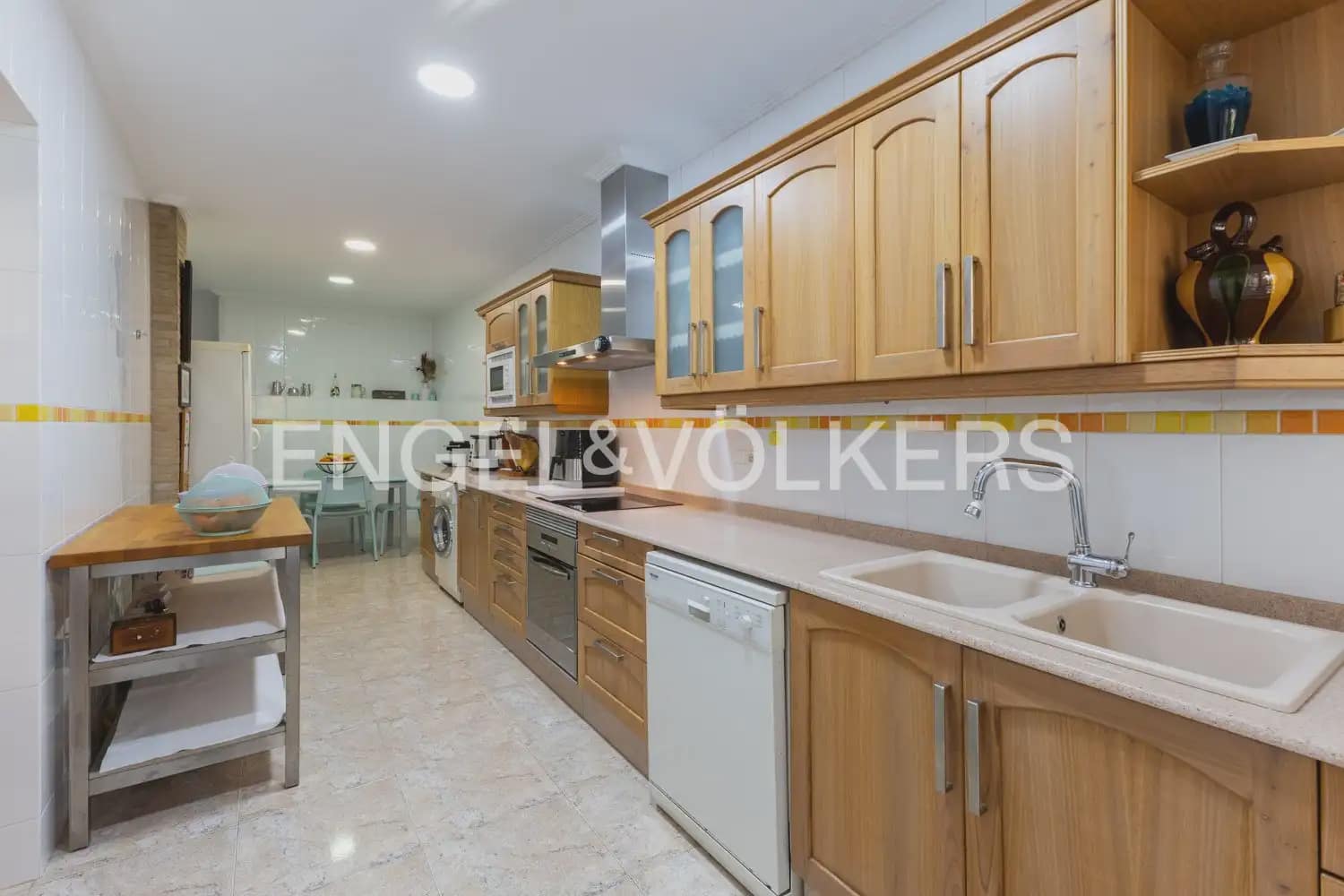 5 bedroom Villa for sale in Pedralba with pool garage - € 589,900 (Ref: 9898254)