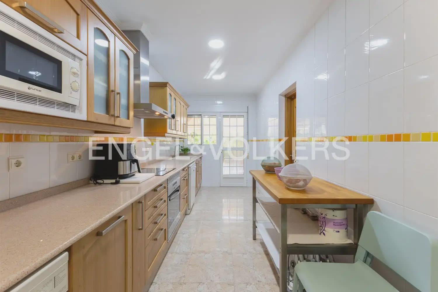 5 bedroom Villa for sale in Pedralba with pool garage - € 589,900 (Ref: 9898254)