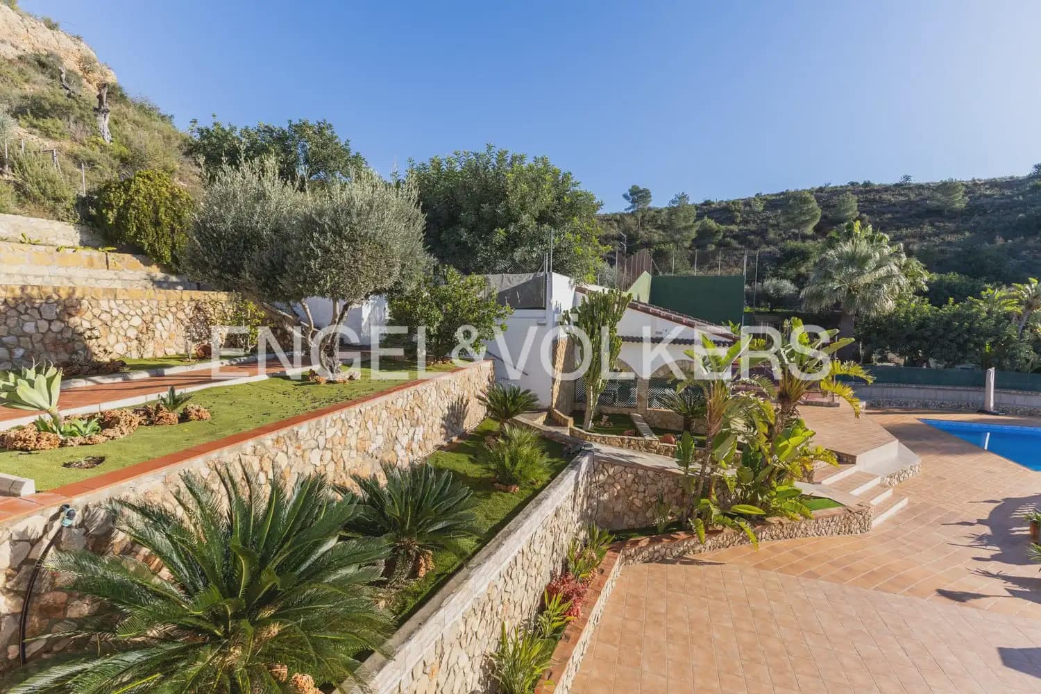 5 bedroom Villa for sale in Pedralba with pool garage - € 589,900 (Ref: 9898254)