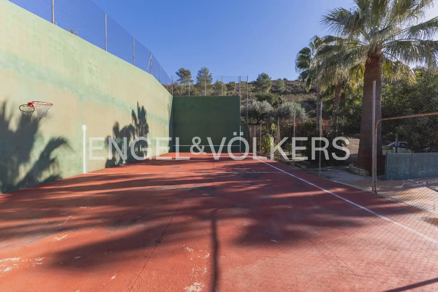 5 bedroom Villa for sale in Pedralba with pool garage - € 589,900 (Ref: 9898254)