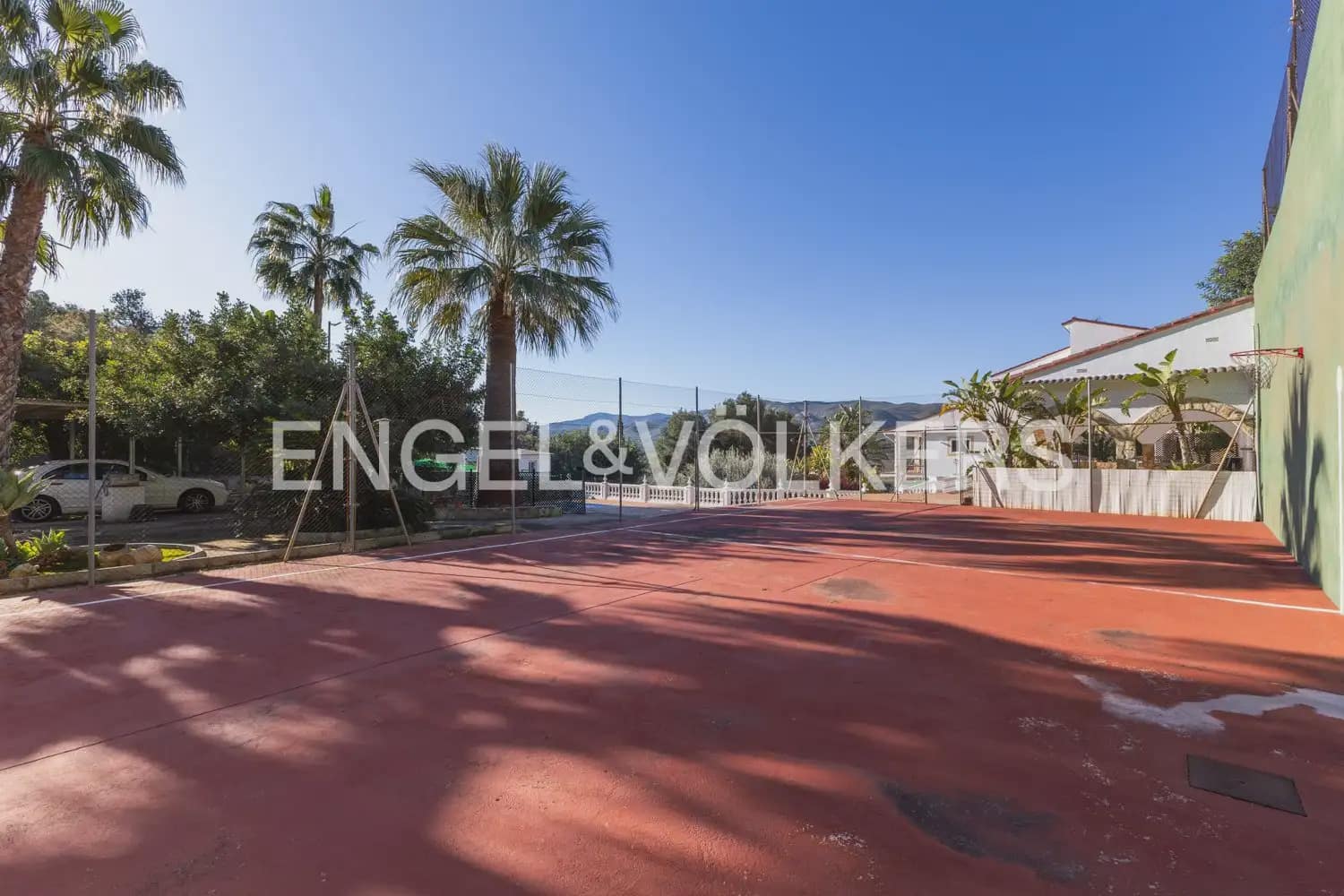 5 bedroom Villa for sale in Pedralba with pool garage - € 589,900 (Ref: 9898254)