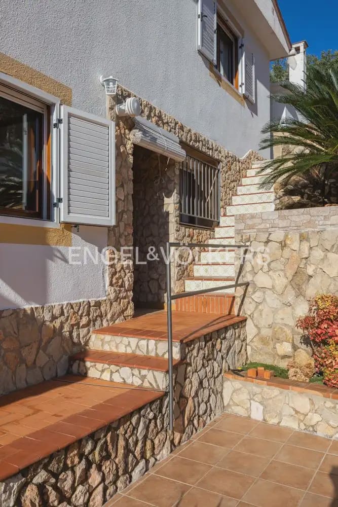 5 bedroom Villa for sale in Pedralba with pool garage - € 589,900 (Ref: 9898254)