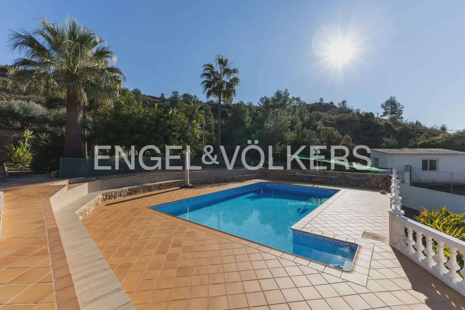 5 bedroom Villa for sale in Pedralba with pool garage - € 589,900 (Ref: 9898254)