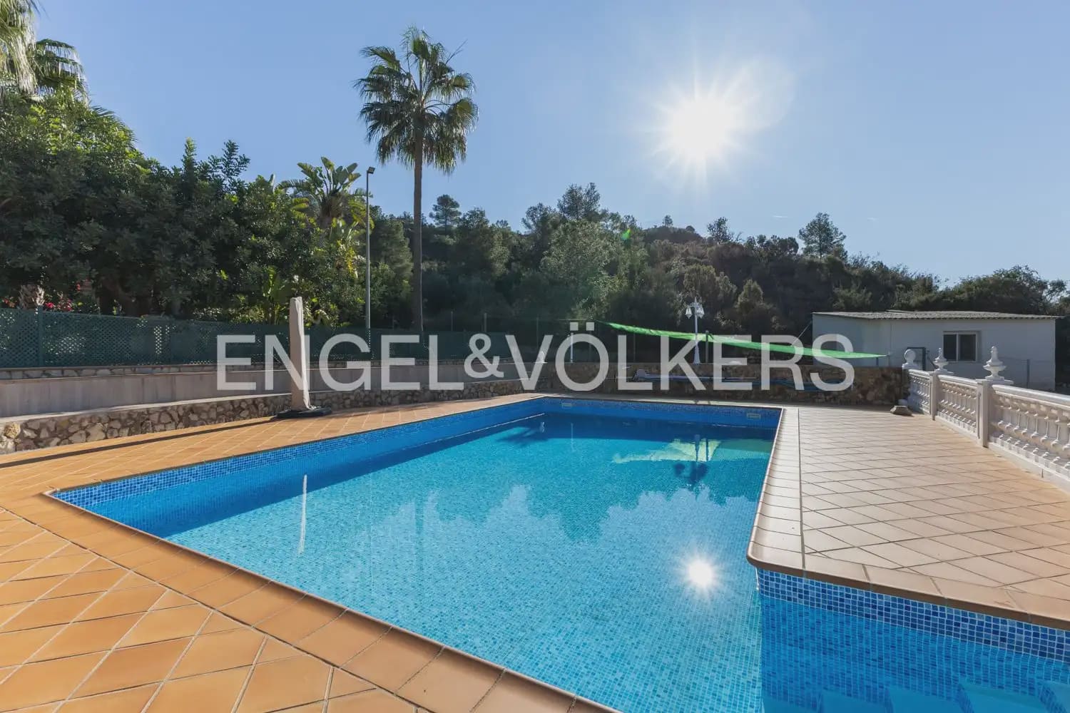 5 bedroom Villa for sale in Pedralba with pool garage - € 589,900 (Ref: 9898254)