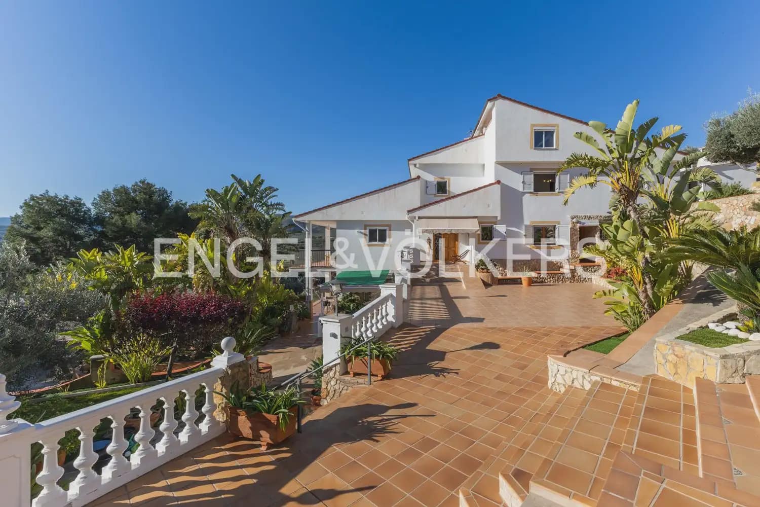 5 bedroom Villa for sale in Pedralba with pool garage - € 589,900 (Ref: 9898254)