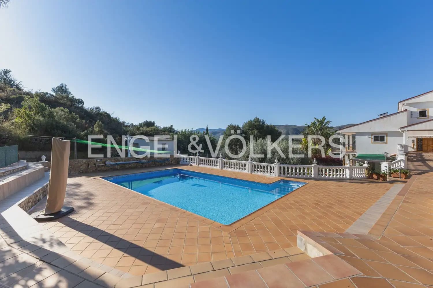 5 bedroom Villa for sale in Pedralba with pool garage - € 589,900 (Ref: 9898254)