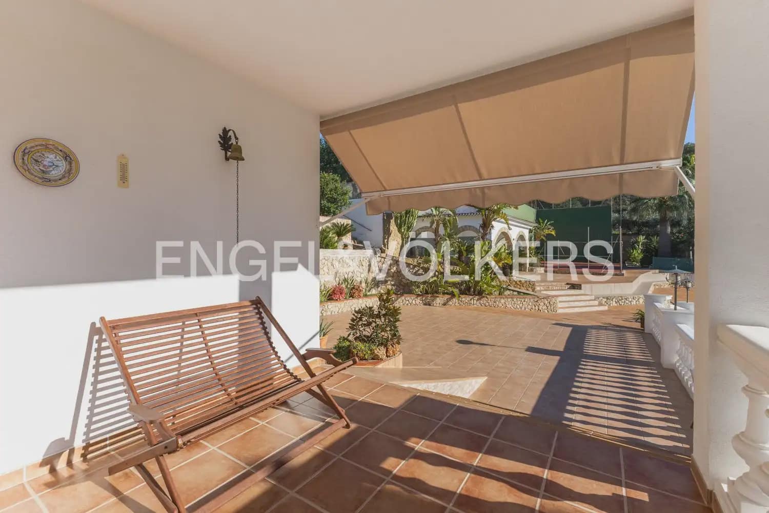 5 bedroom Villa for sale in Pedralba with pool garage - € 589,900 (Ref: 9898254)