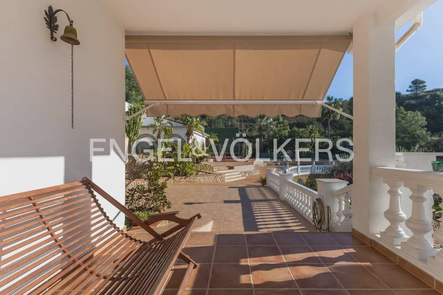 5 bedroom Villa for sale in Pedralba with pool garage - € 589,900 (Ref: 9898254)