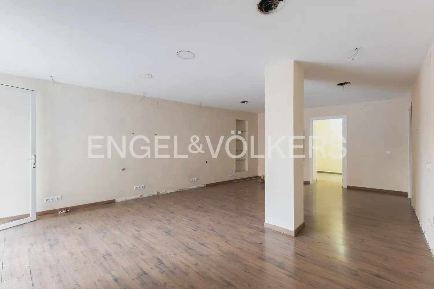 Byggetomt til salgs i Valencia by - € 1 500 000 (Ref: 9898255)