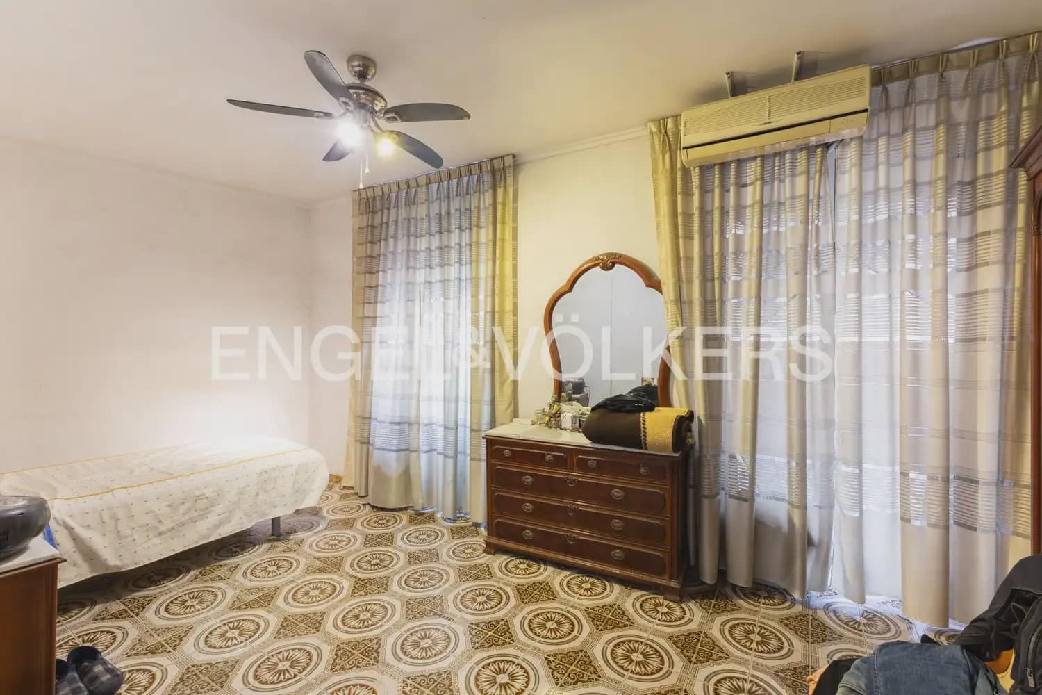 Byggetomt til salgs i Valencia by - € 1 500 000 (Ref: 9898255)