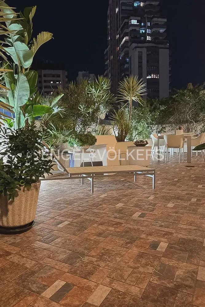 2 bedroom Penthouse for sale in Valencia city with garage - € 799,000 (Ref: 9898256)