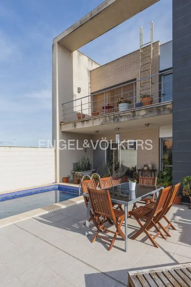 4 bedroom Villa for sale in Benisano with pool garage - € 499,000 (Ref: 9898257)