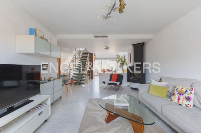 4 bedroom Villa for sale in Benisanó with pool garage - € 499,000 (Ref: 9898257)