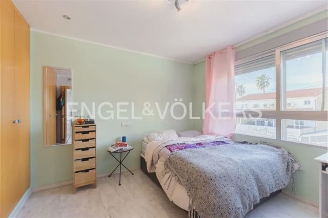 4 bedroom Villa for sale in Benisanó with pool garage - € 499,000 (Ref: 9898257)