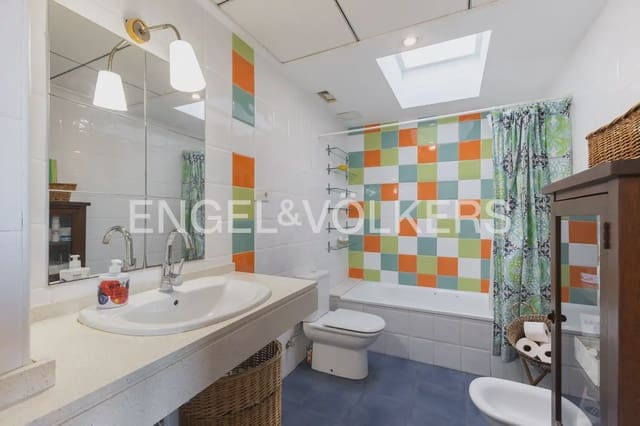 4 bedroom Villa for sale in Benisanó with pool garage - € 499,000 (Ref: 9898257)