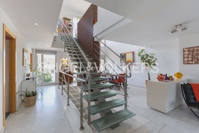 4 bedroom Villa for sale in Benisanó with pool garage - € 499,000 (Ref: 9898257)