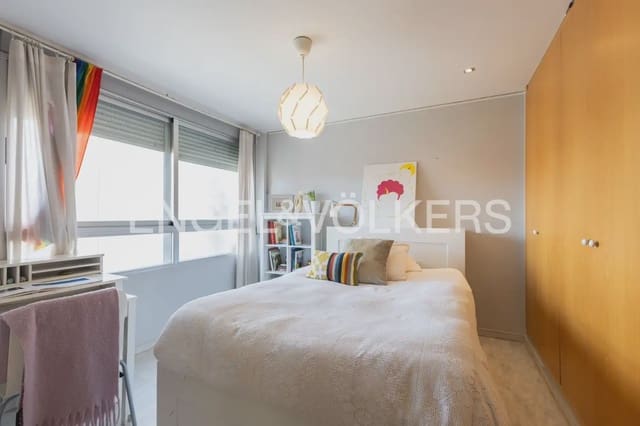 4 bedroom Villa for sale in Benisanó with pool garage - € 499,000 (Ref: 9898257)