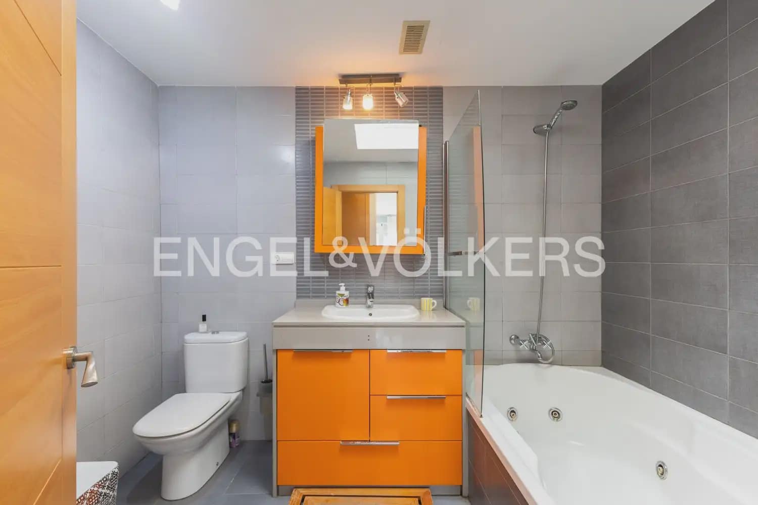 4 bedroom Villa for sale in Benisano with pool garage - € 499,000 (Ref: 9898257)