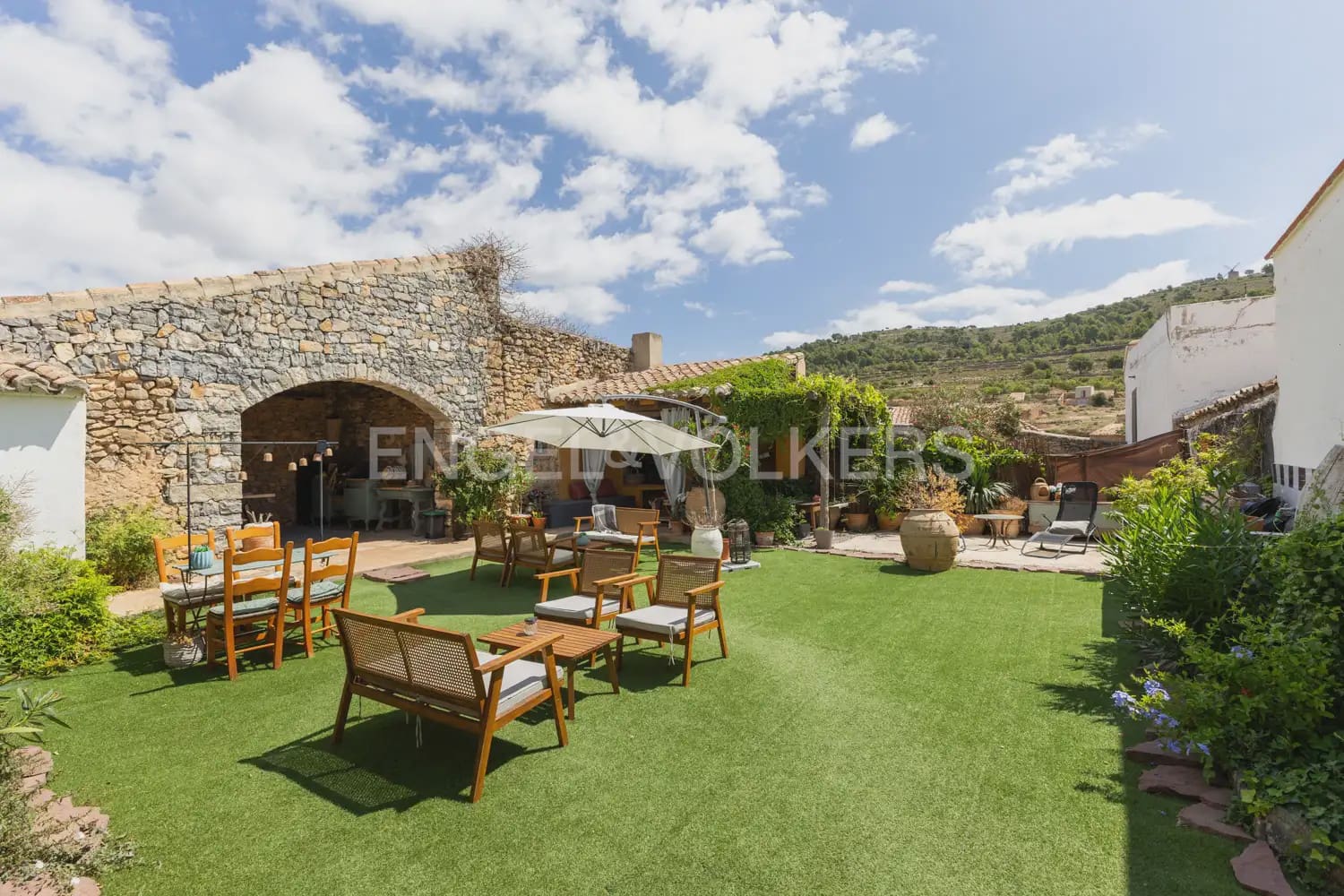 8 bedroom Finca/Country House for sale in Alcublas with pool garage - € 595,000 (Ref: 9898258)