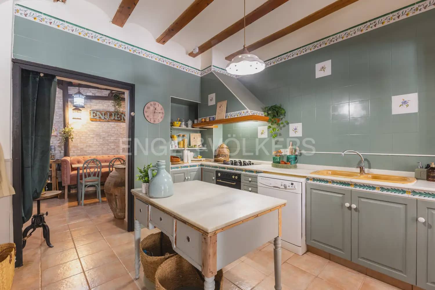 8 bedroom Finca/Country House for sale in Alcublas with pool garage - € 595,000 (Ref: 9898258)