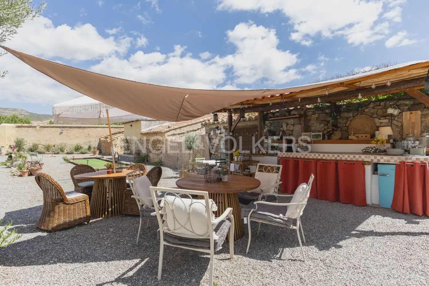 8 bedroom Finca/Country House for sale in Alcublas with pool garage - € 595,000 (Ref: 9898258)