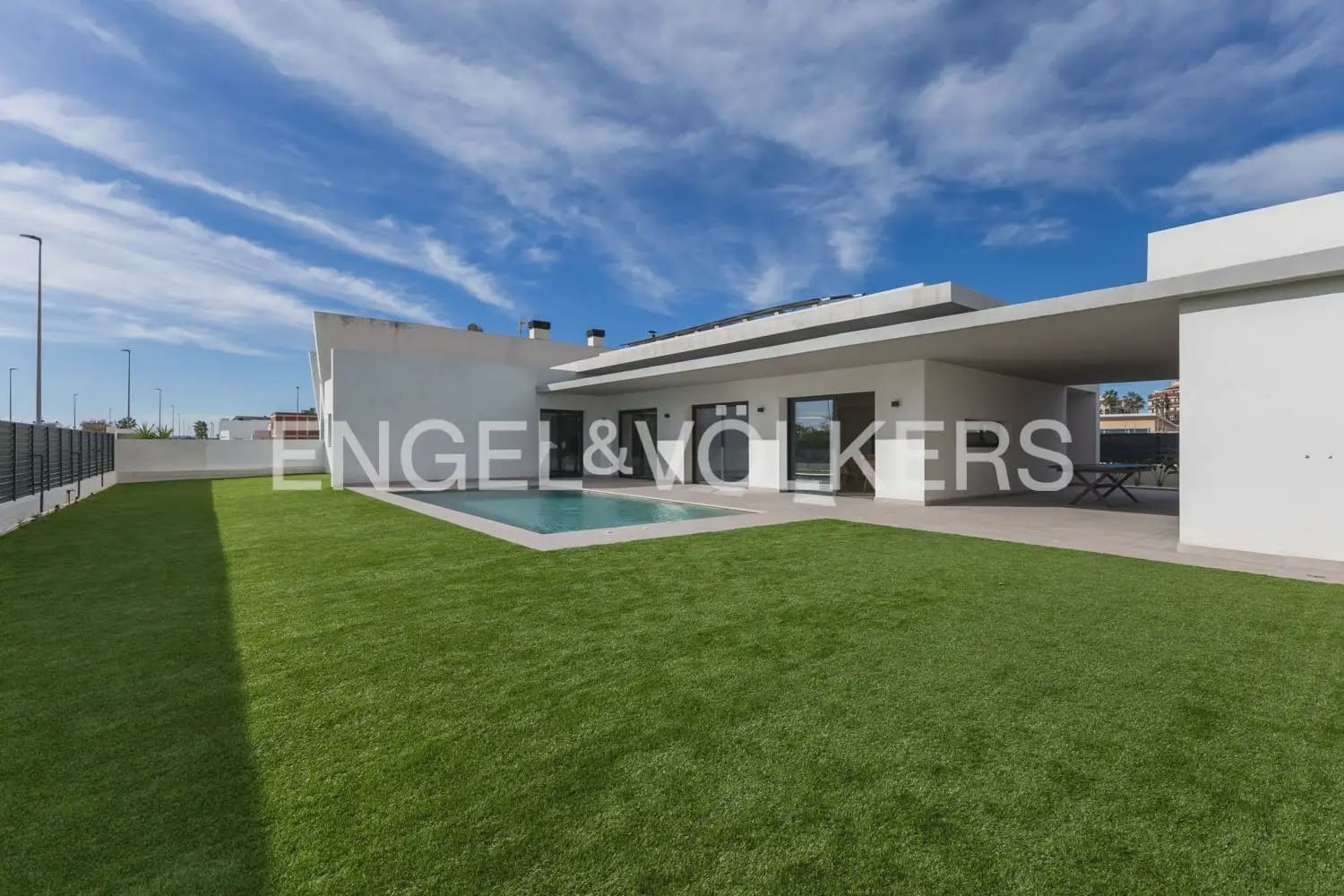 5 Zimmer Villa zu verkaufen in Burriana / Borriana mit Pool Garage - 970.000 € (Ref: 9898259)