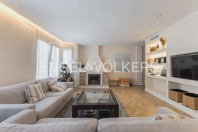4 bedroom Apartment for sale in La Seu, Valencia city - € 860,000 (Ref: 9898260)