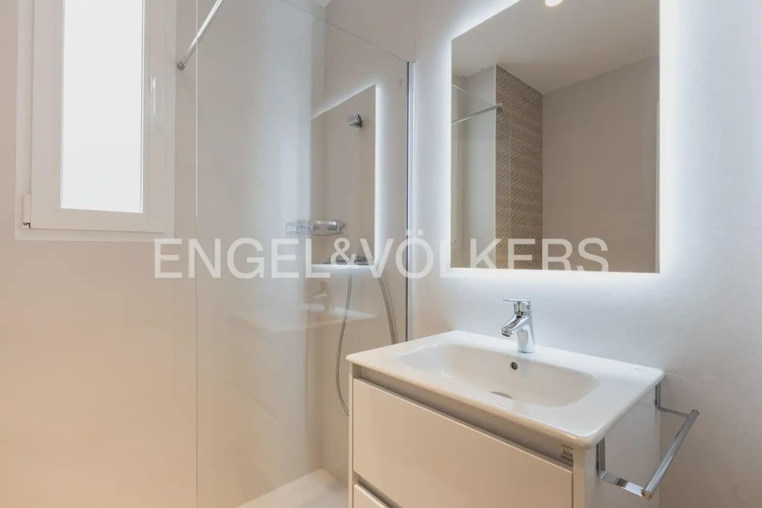 4 makuuhuone Huoneisto myytävänä paikassa Valencia kaupunki - 860 000 € (Ref: 9898260)