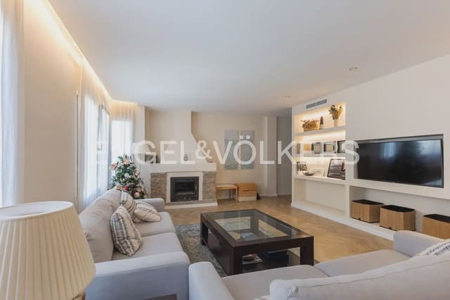 4 bedroom Apartment for sale in La Seu, Valencia city - € 860,000 (Ref: 9898260)
