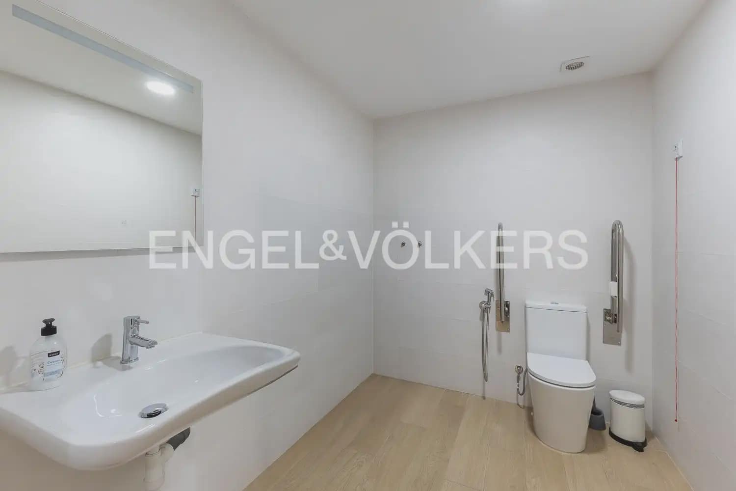 Hotelli myytävänä paikassa Valencia kaupunki - 1 300 000 € (Ref: 9898261)