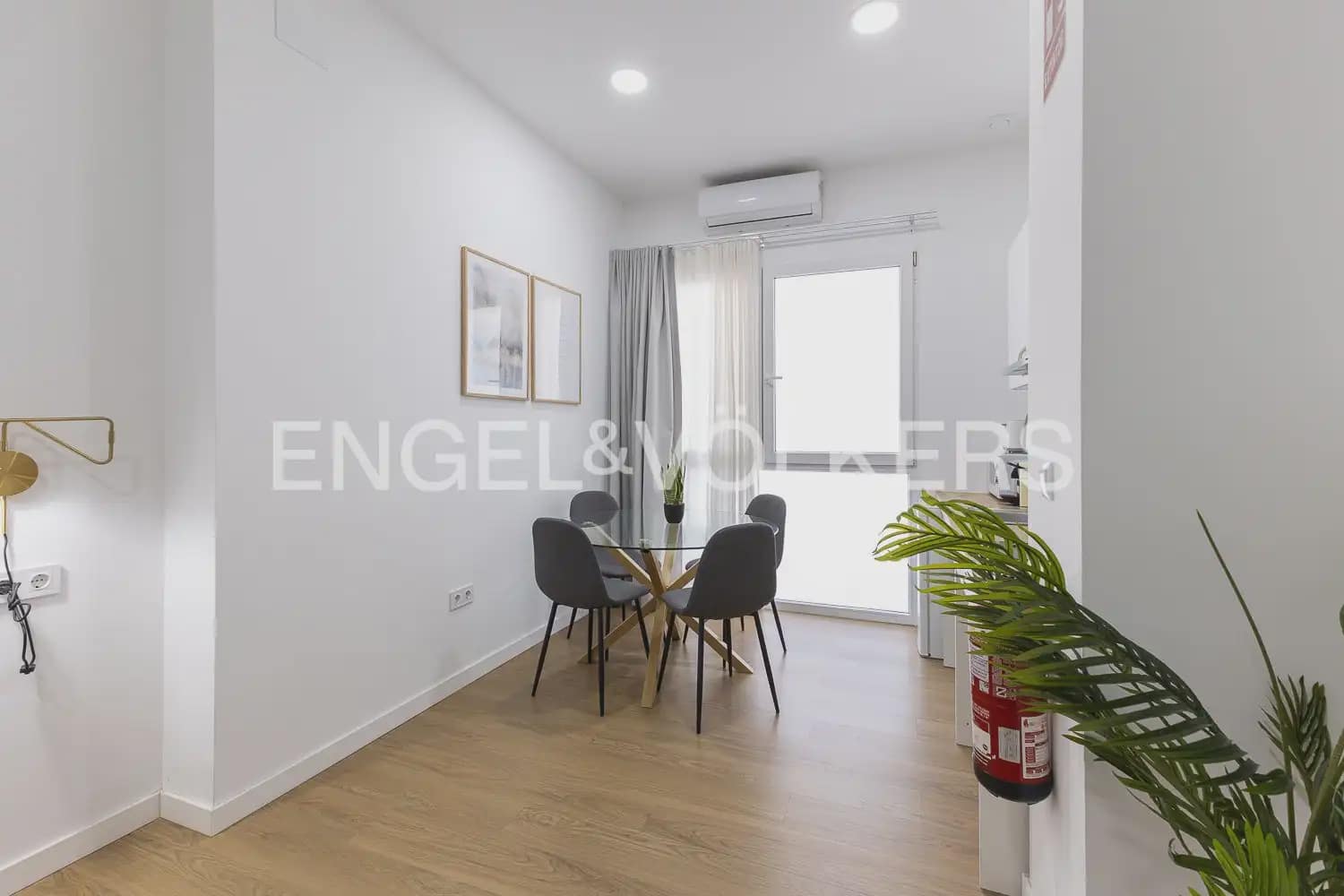 Hotelli myytävänä paikassa Valencia kaupunki - 1 300 000 € (Ref: 9898261)