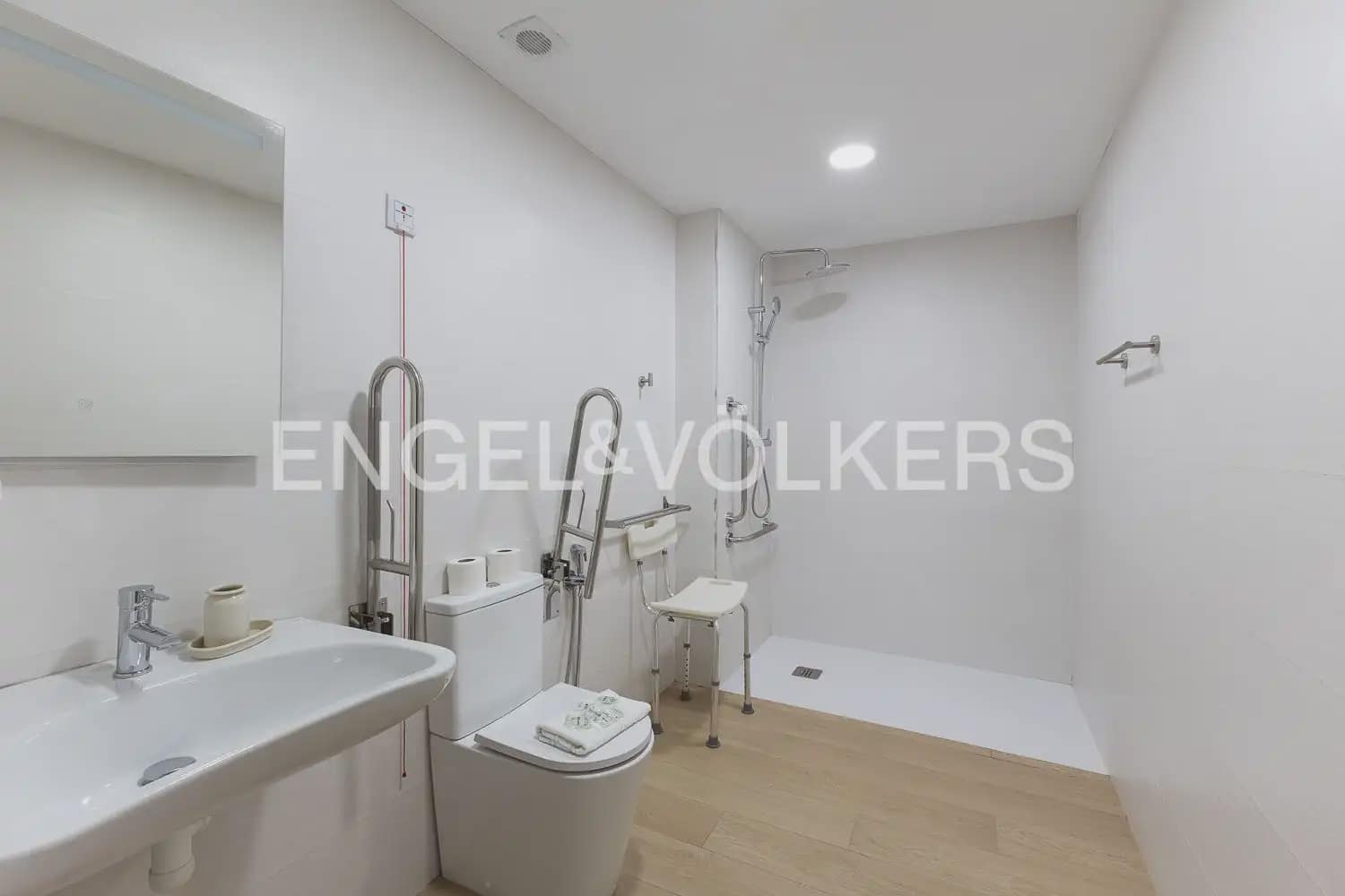 Hotelli myytävänä paikassa Valencia kaupunki - 1 300 000 € (Ref: 9898261)