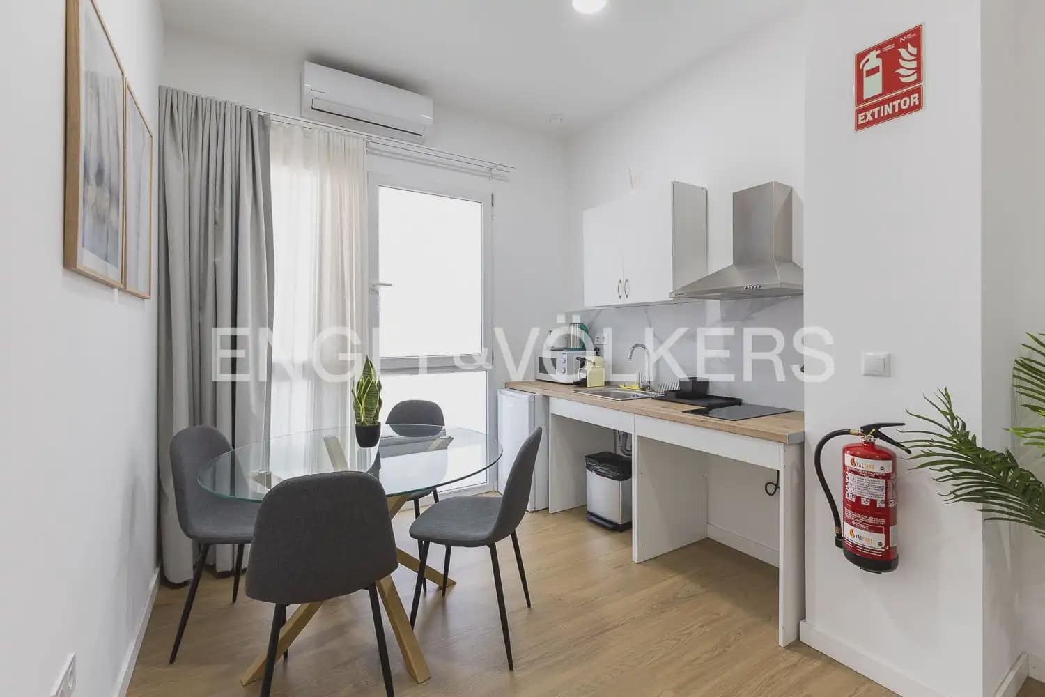 Hotelli myytävänä paikassa Valencia kaupunki - 1 300 000 € (Ref: 9898261)