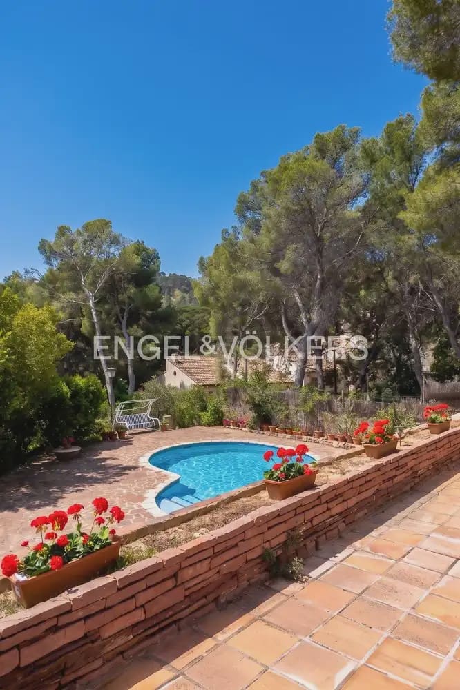Chalet de 9 habitaciones en Náquera en venta - 1.180.000 € (Ref: 9898263)