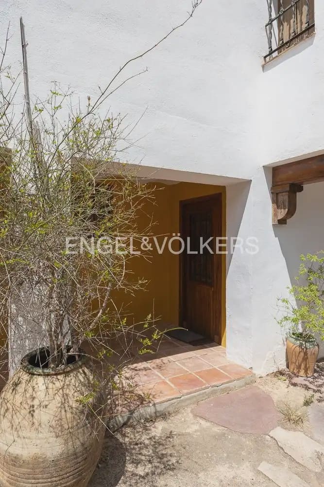 Chalet de 9 habitaciones en Náquera en venta - 1.180.000 € (Ref: 9898263)
