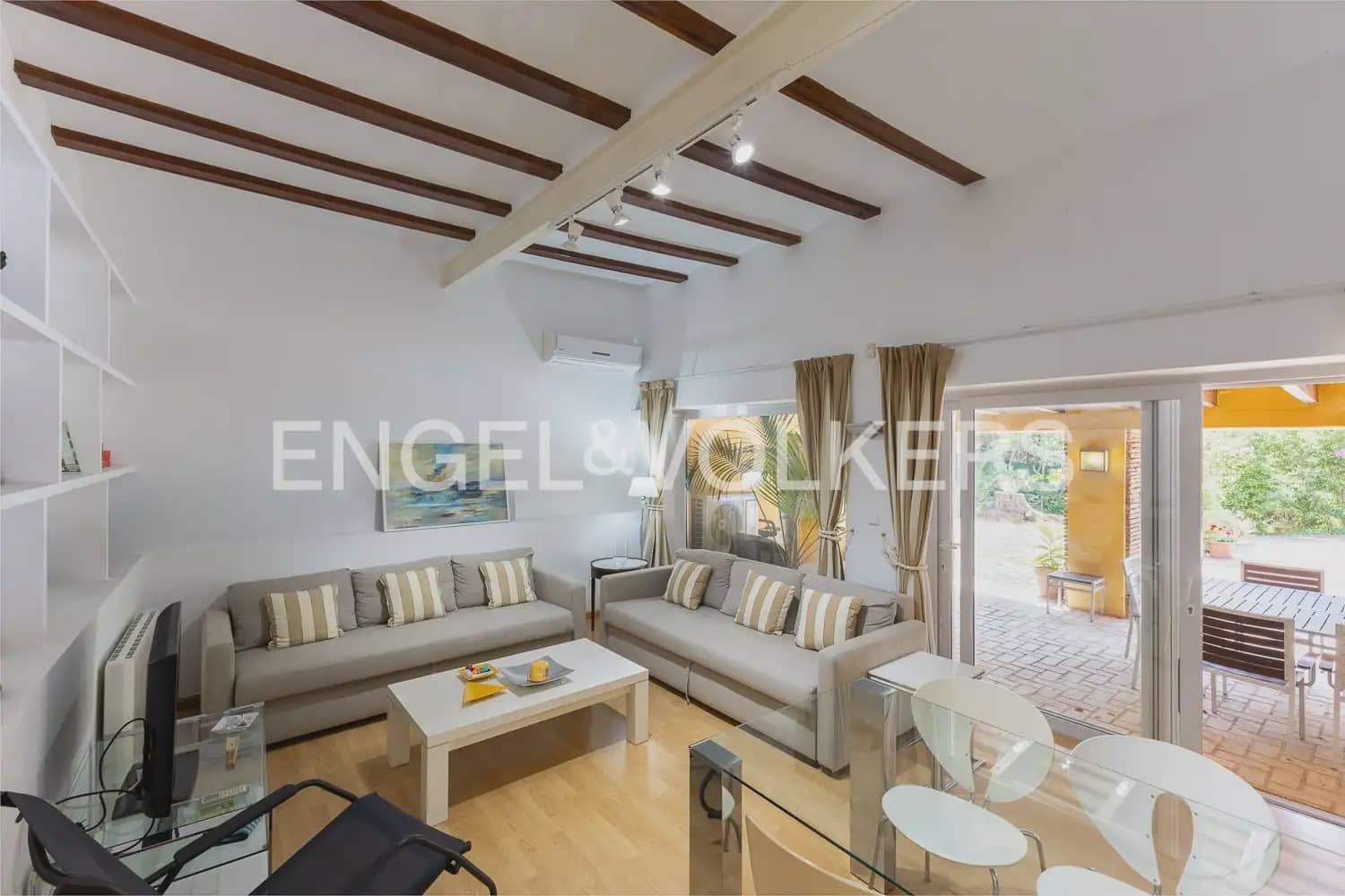 Chalet de 9 habitaciones en Náquera en venta - 1.180.000 € (Ref: 9898263)