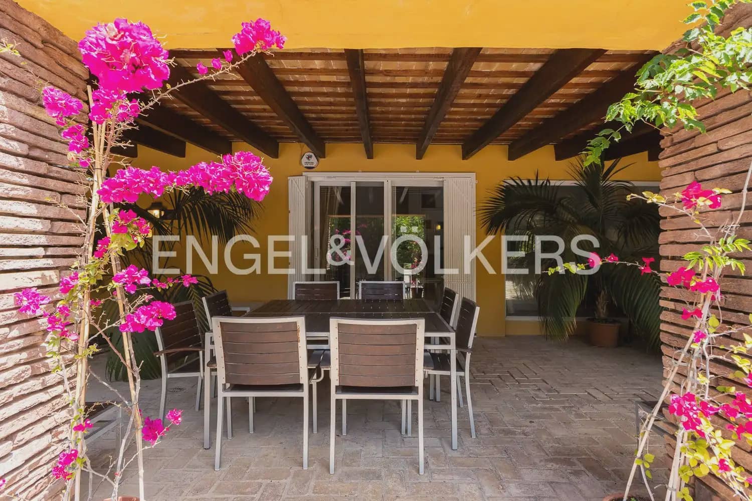 Chalet de 9 habitaciones en Náquera en venta - 1.180.000 € (Ref: 9898263)