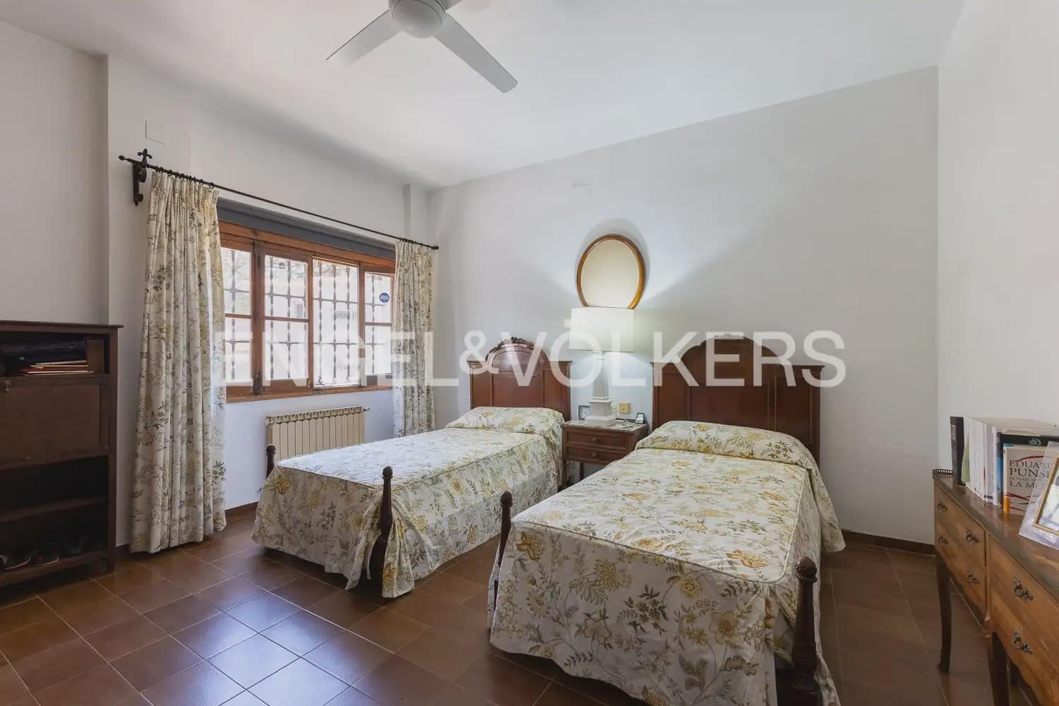 Chalet de 9 habitaciones en Náquera en venta - 1.180.000 € (Ref: 9898263)