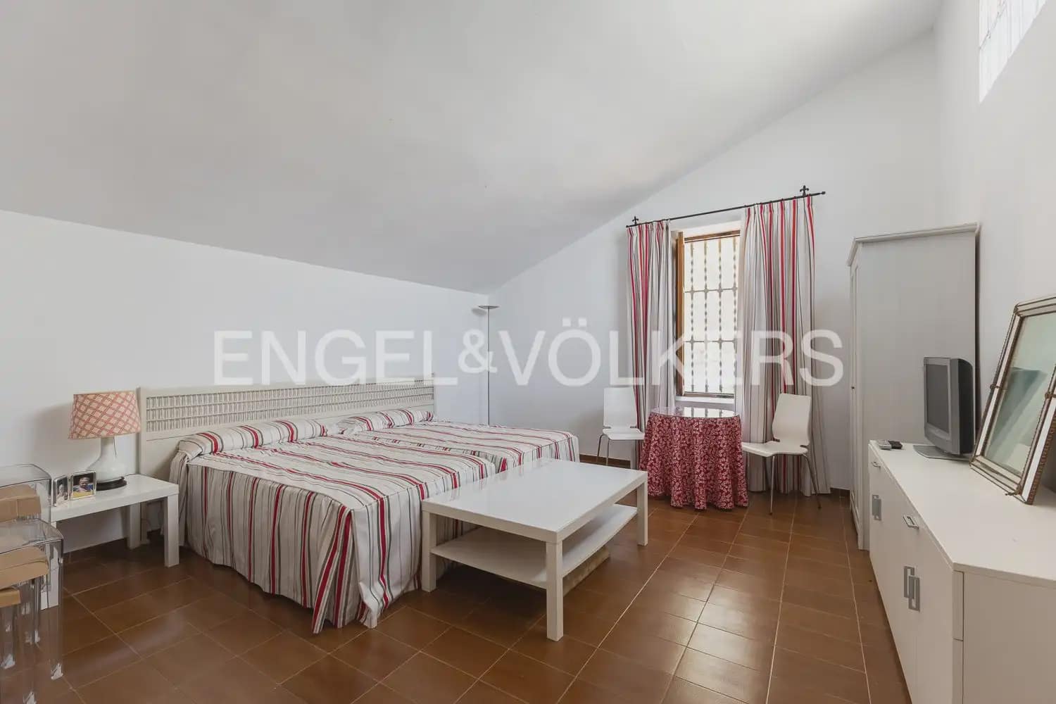 Chalet de 9 habitaciones en Náquera en venta - 1.180.000 € (Ref: 9898263)